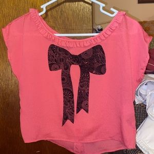 💥2/$12💥 Pink blouse with black bow. Size small🖤🎀🖤